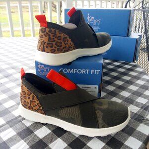 NWT Jellypop Chapmin Camo/Green/Black/ Orange and Leopard Knitted  women 6.5